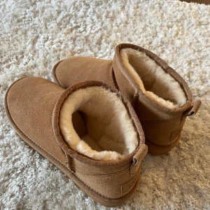 UGG - Säljer dessa helt oanvända uggs. Storlek 39