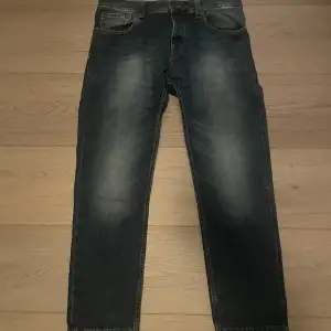 Säljer dessa jeans i storlek W34/L30, ifrån Big Star, eftersom de inte har kommit till användning. Användt fåtal gånger så skicket är väldigt bra