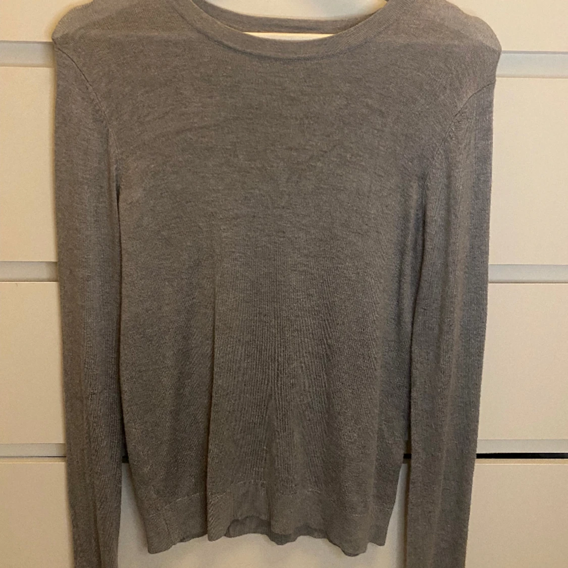 Grå långärmad tröja  - 90