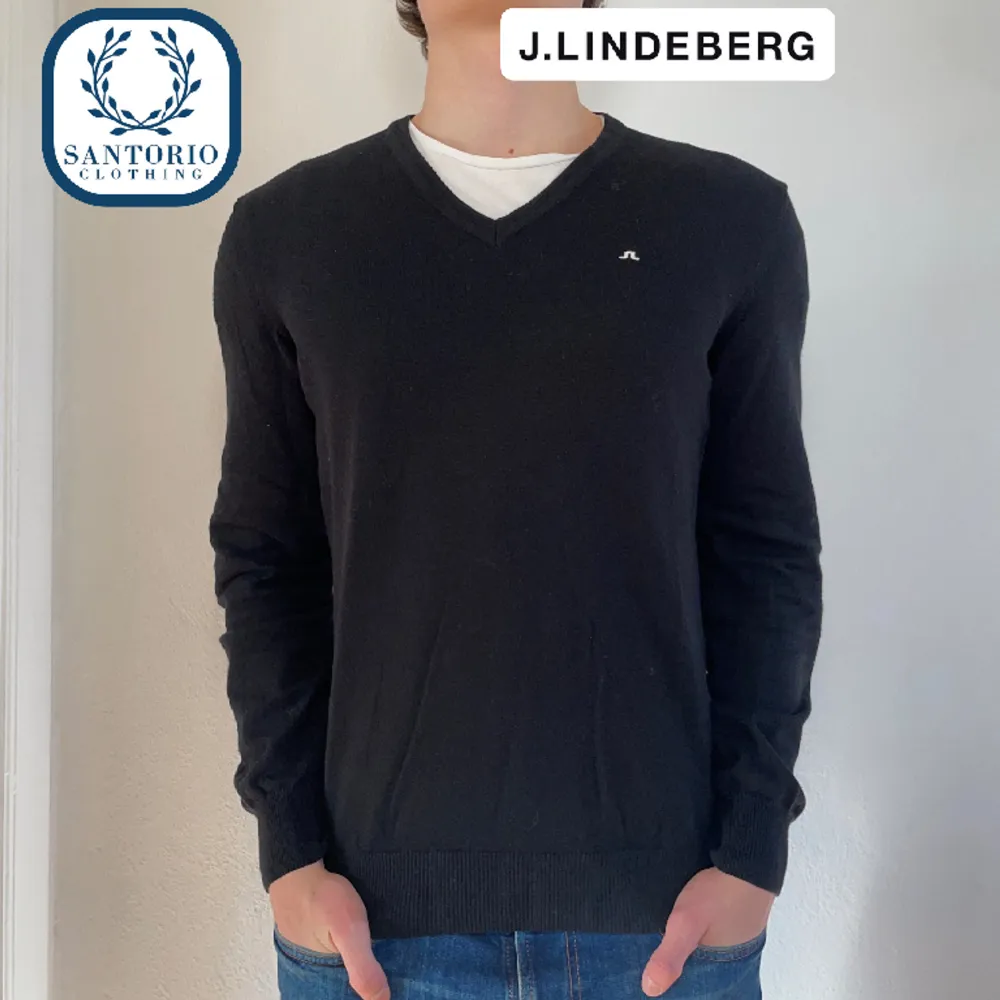 Stilren Pullover från J.Lindberg i 10/10 skick! Han på bilden är ca 175 (S) Skriv vid minsta fråga eller fundering🙌. Tröjor & Koftor.