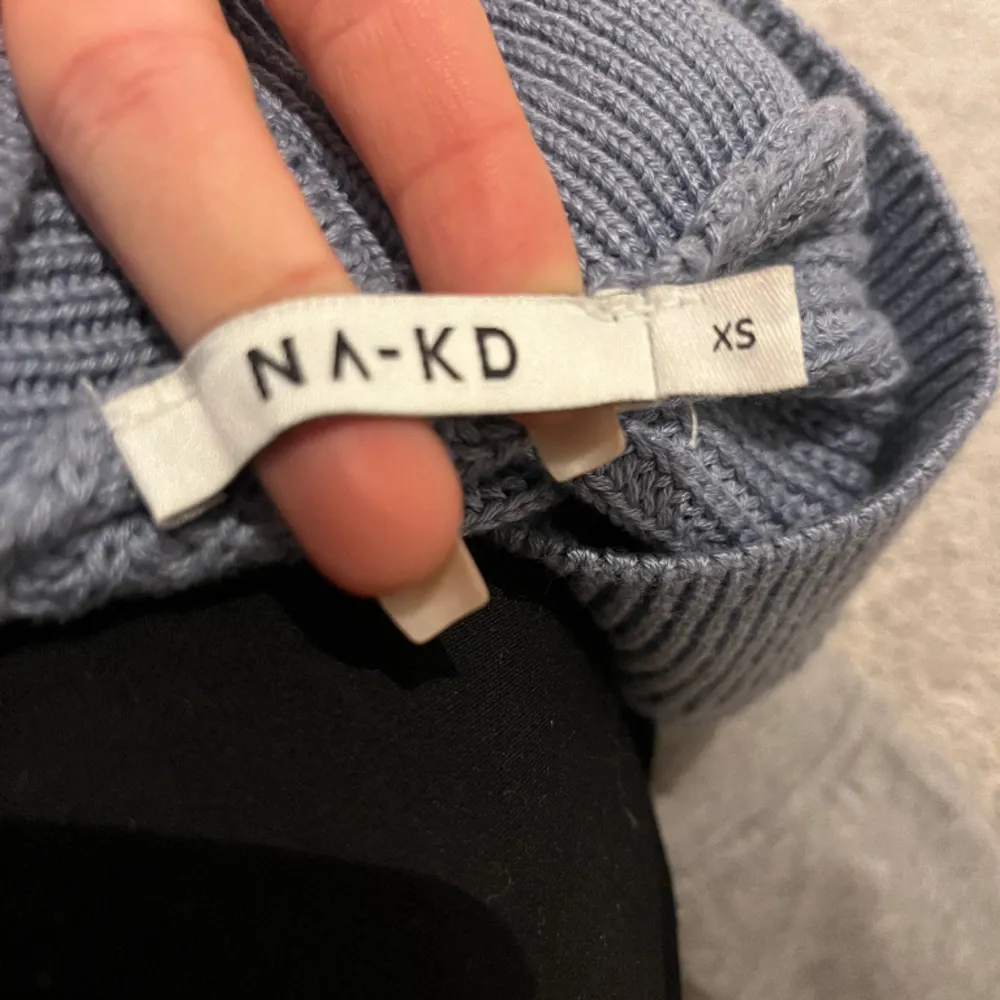 en fin stickad tröja från NAKD. används fåtal gånger. storlek xs 💞. Blusar.