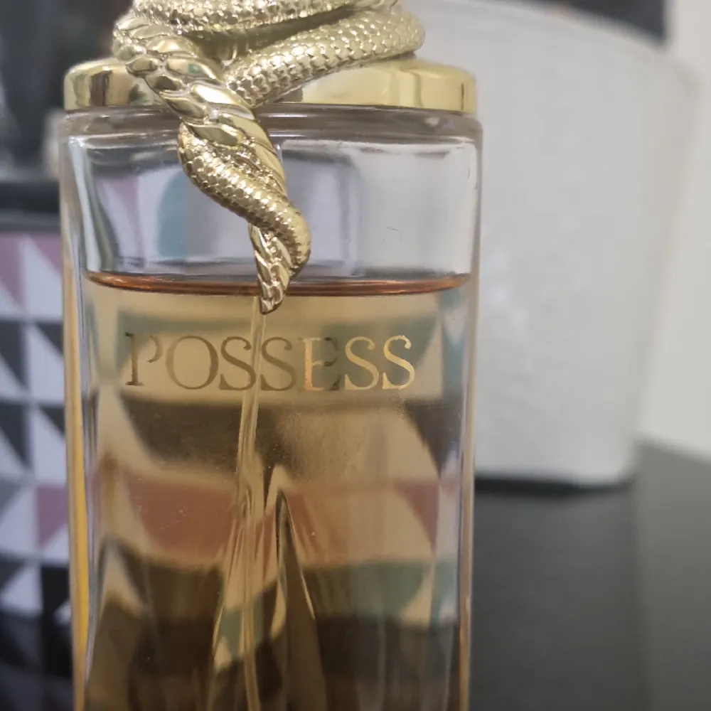 Säljer parfym Possess använd kvar 80% från Oriflame . Övrigt.