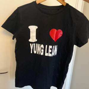 Yung Lean t shirt, använd men var skick. Storlek Xs.