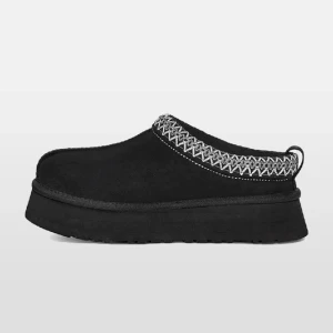 UGG TAZZ plattform  - Använda fåtal gånger. Jättefint skick.  Storlek 38
