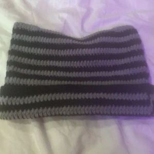 Sån kattmössa  - Alldrig använd säljer för att jag ångrar att jag köpte den, ny pris ungefär 80kr