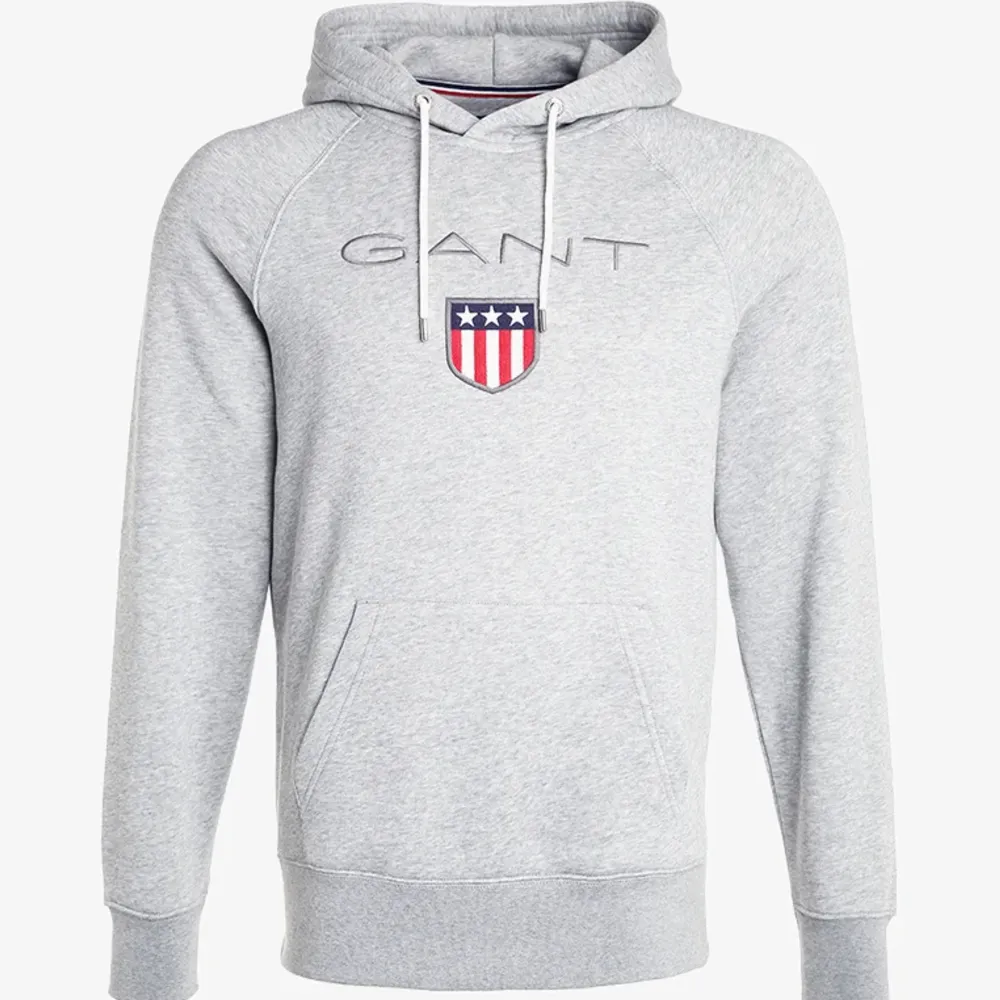 Säljer min gråa Gant hoodie, super fint skick. Endast använd fåtal gånger. Kan skicka fler bilder om så önskas. 🤍. Hoodies.