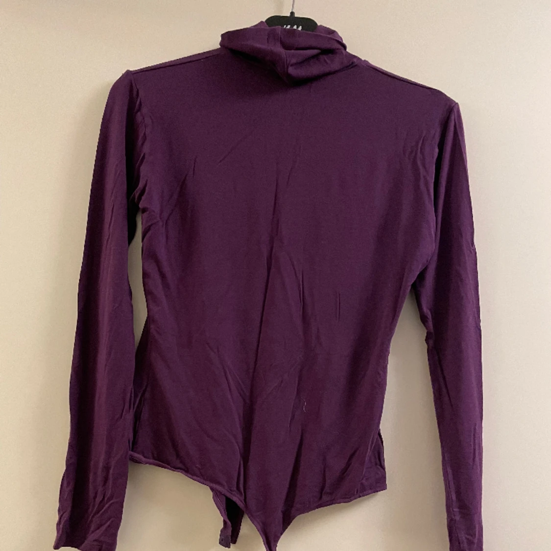 Plommonfärgad body - 90