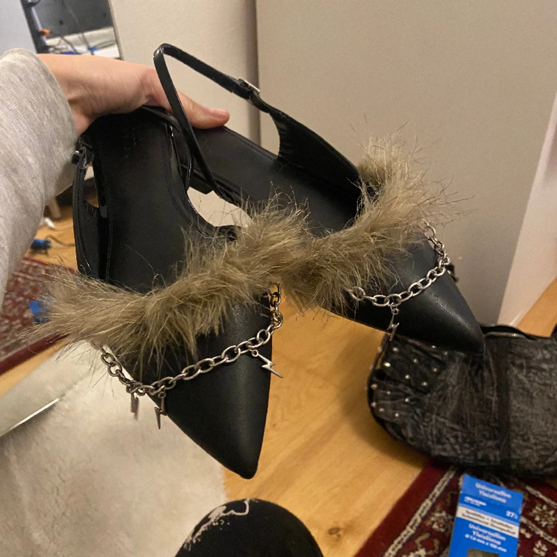 spetsiga skor med päls - 90