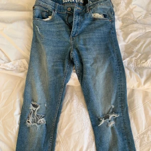 Slitna Jeans okänt märke  - Använda 
