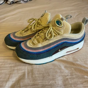 Air Max 97 - Sean Wotherspoon air Max 97 dojjor. Observera att skorna är fejka! Man kan inte se att dem är fejk, riktigt bra skick också. Använda men fint skick