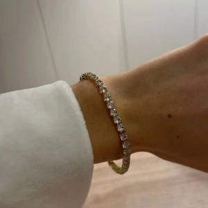 Armband  - Säljer detta oanvända armbandet ❤️ ska vara rostfritt 