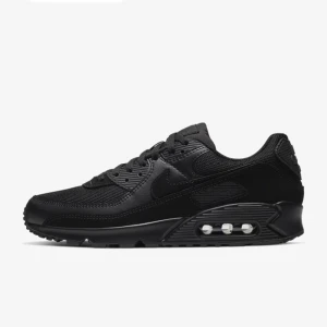 Airmax 90 svarta - Säljer dessa, fick dem i julklapp men  dem vart för små🙏🏾Helt nya har bara testat dem 1gång. Finns i malmö men går att shippa