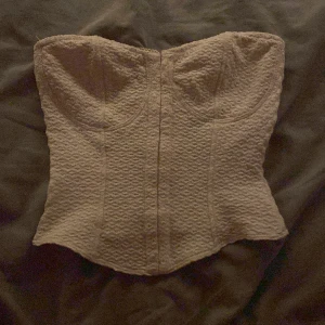 korsett topp - en helt ny topp från hm med lappen kvar, säljer då den är för liten!💞