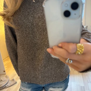 Brun stickad tröja - Superfin stickad tröja ifrån veromoda💕