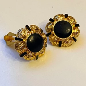 Vintage örhängen  - Snygga clipsörhängen med tyngd  Okänt material 