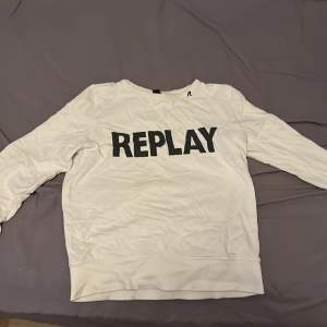 Säljer denna Replay tröja storlek 158 bra skick för 150