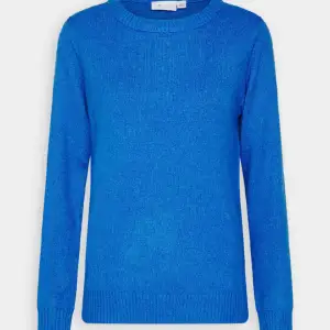 Säljer denna blåa stickade tröjan från vila då jag inte använder den. Den är lite nopprig på under ärmen men inget som man lägger märke till😊Nypris 329 säljer för 175 + frakt