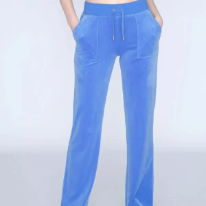 INTRESSEKOL!!!! - intressekol på mina juicy byxor, använder ej! är i fint skick, köpta i ny pris. skriv om det finns intresse! skriv om du vill ha bilder på dem, minsta bud 289💕💕