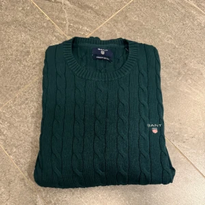 Gant kabelstickade strl S - Nästan aldrig använd Gant kabelstickad storlek S. Grön