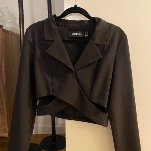 Topp - NewYorker  - Helt oanvänd topp från NewYorker, supersnygg men kommer tyvärr aldrig till användning.. 🖤 säljer för 180 kr 