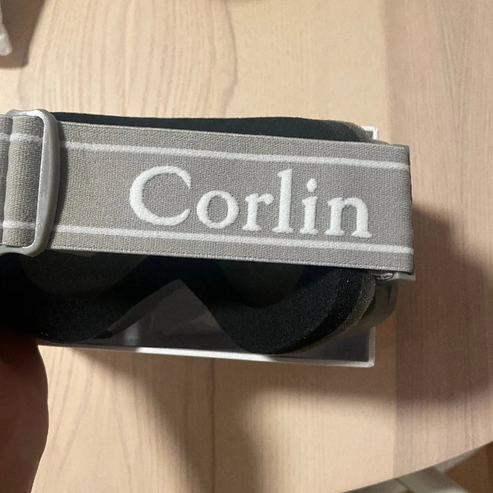 Helt nya och oanvända corlin eyewear goggles i färgen Ski II Silver.   Nypris: 1500kr. Övrigt.