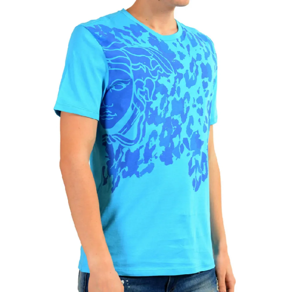Versace Collection Men'S Bright Blue Graphic Print T-Shirt.  Storlek L, men passar M också.  Köpt i Versace butik.  Nypris: 1200kr  . T-shirts.
