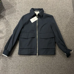 Zara jacka  - Hej jag säljer en sprillans ny Zara jacka som är perfekt för vintern och väldigt skön! Om du har några frågor så är det bara att hojta till.