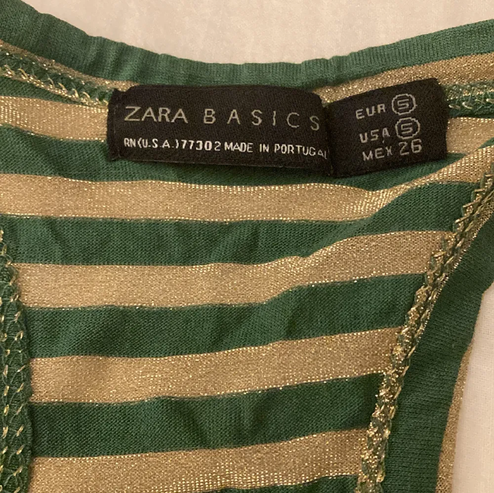 Grön/Guld linne från Zara. Toppar.