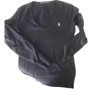 ralph lauren sweater - great condition. v-neck and soft