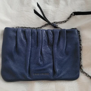 Marc Jacobs crossbody bag  - 100% cow leather. Authentic. I bought it years ago but rarely use (less than 10 times) as it's a little too small for me. 23x16 cm.  Strap is 120cm. 