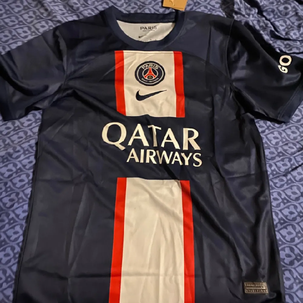 Paris Saint-Germain Hemmatröja Qatar Airways. T-shirts.