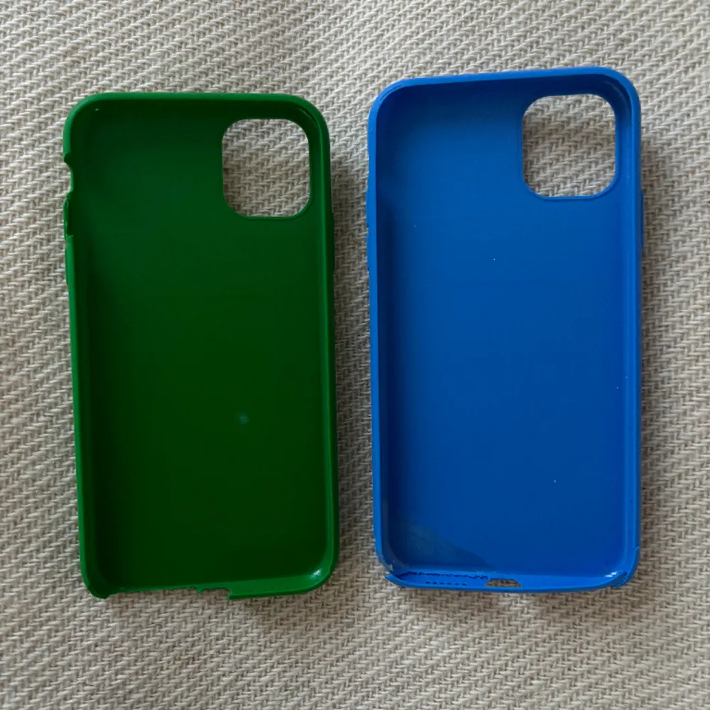 Säljer dessa skal till iPhone 11. Två av skalen har defekter (syns på sista bilden) men annars har de bra skick. Säljer för 45 kronor styck💕💕. Accessoarer.