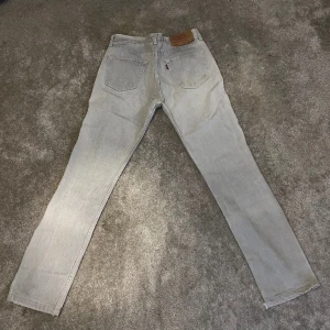 Levi’s 501 Vintage - Levis 501 vintage jeans Ljusgrå färg Storlek 33/36