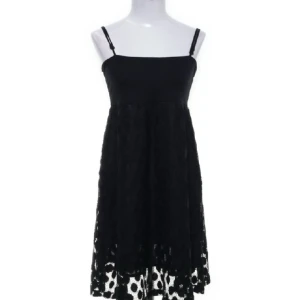 Svart klänning - Fin svart klänning med detaljer! 🖤🖤🖤🖤🖤🖤🖤