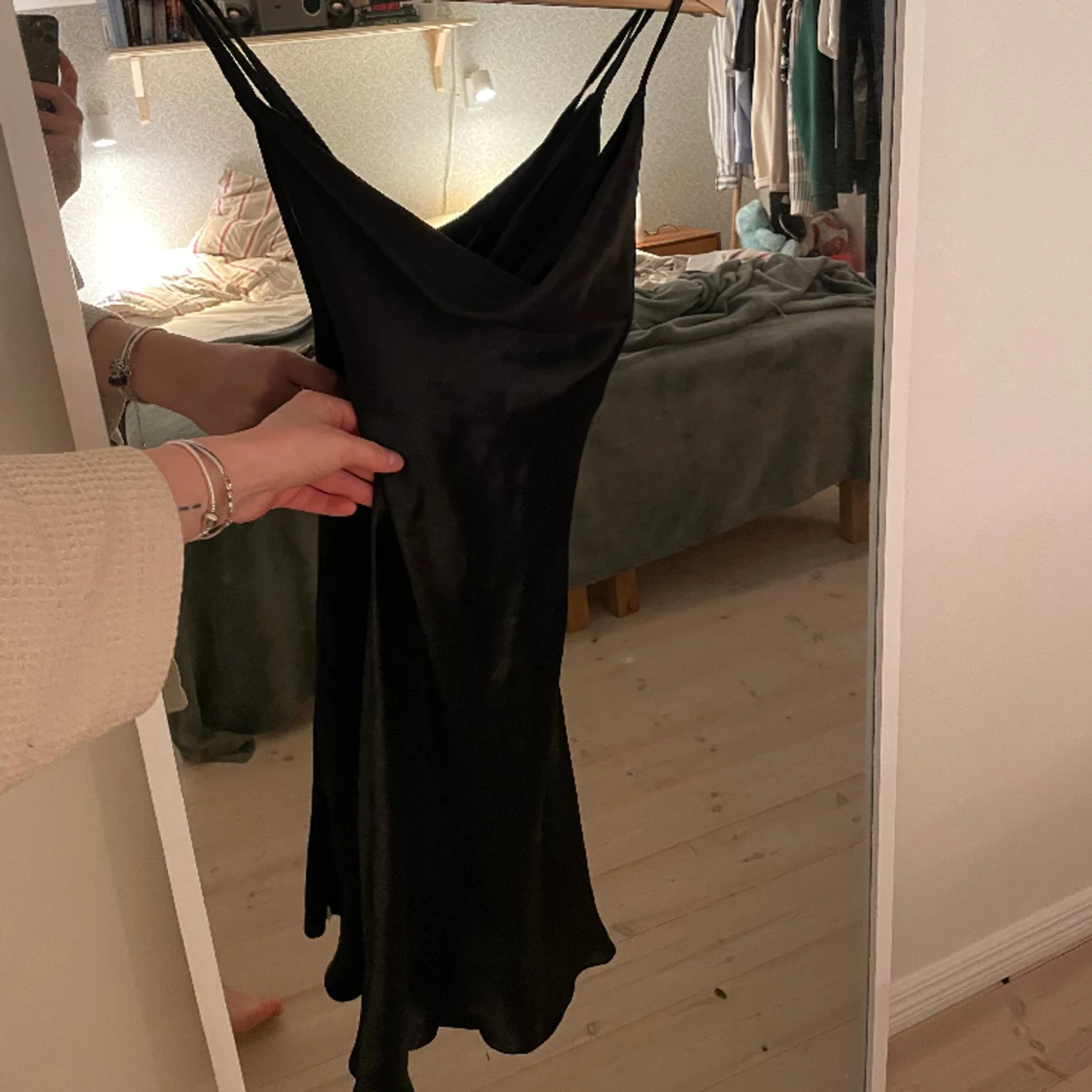 Satinklänning från ASOS - 90