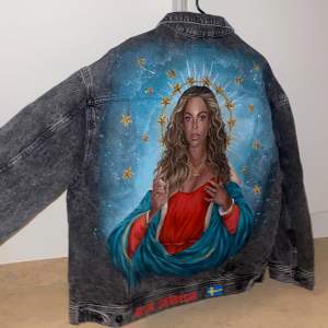 Handmålad jacka med Beyonce. Lapparna kvar.