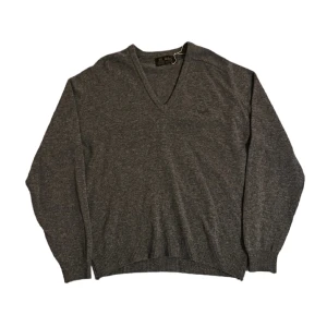Vintage stickad sweatshirt i ull - Perfekt vintage skick inga som helst brister. Saknar sizetag sitter som en medium/small