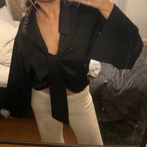 Blus  - Säljer en superfin blus som tyvärr inte kommer till någon användning 🫶🏼 