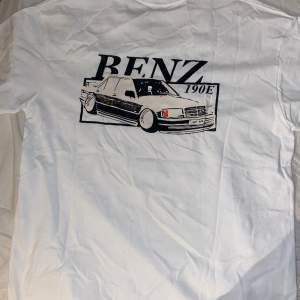 Mercedes Benz t-shirt, 150kr