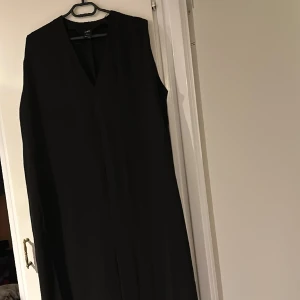 Klänning  - Fin klänning from Lindex . Säljs då den inte används🫶🏻 kom privat för fler bilder 