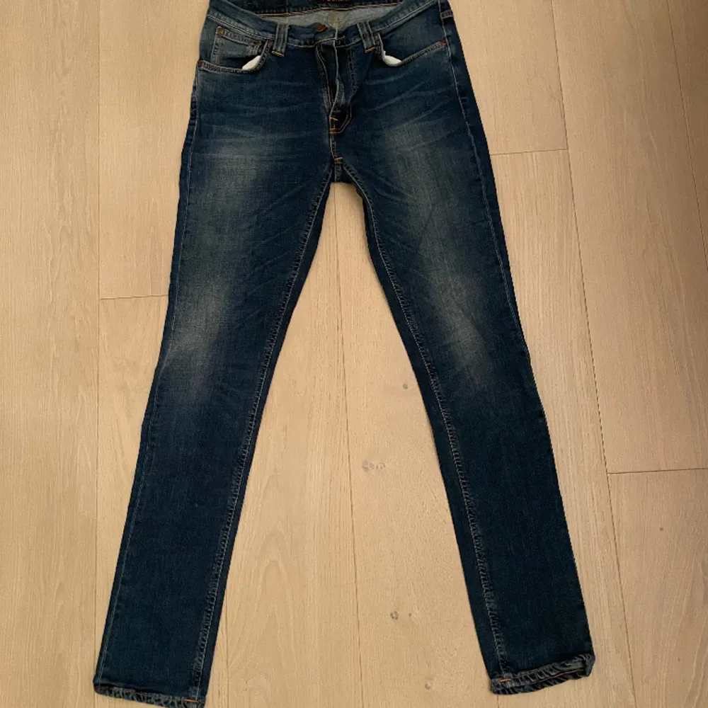 Ett par nudie jeans i regular fit, 32/33. Jeans & Byxor.