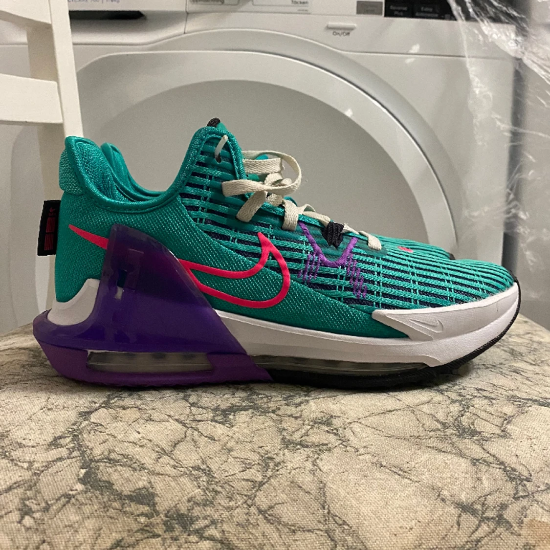 Lebron witness 6 - 2