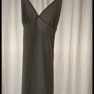 Mini-klänning - Kort klänning i glittrigt material, storlek M bodycon