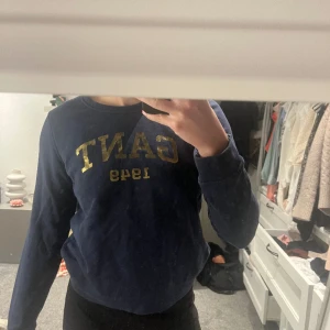 Gant tröja  - Fint skick, använd enstaka gånger. Kommer inte till användning. Nypris: 1000kr