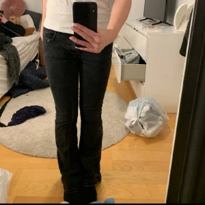 Jag säljer nu mina jeans då dom är för korta - Dom passar om man är 163 och kortare. Jätte fint skick och har använt cirka 4 gånger 