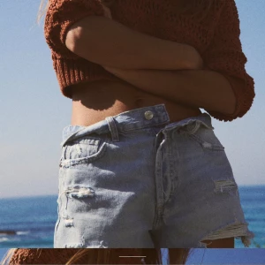 Zara shorts  - Helt oanvända jeans shorts ifrån zara med prislapp kvar. Midrise. Har både storlek 32 & 34. Pris går att diskutera 