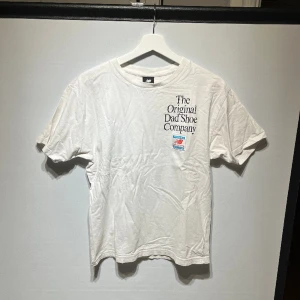 New balance t-shirt - Vit new balance t-shirt i storlek xs men passar oversized. 