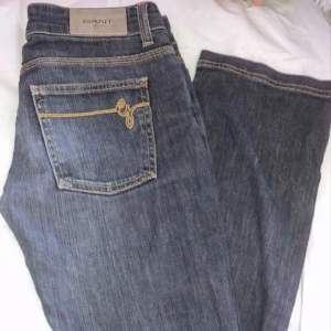 Säljer mina vintage jeans. inga hål, slitningar eller defekter!💞 Pris kan diskuteras, kom gärna med förslag!  