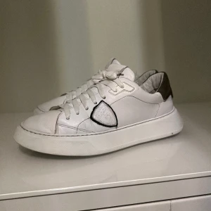 Philippe Model - Philippe Model skor Storlek: 43 Skicket är mycket bra.