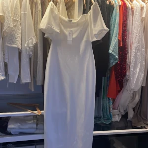 Bandeau klänning - Jätte fin bandeau klänning ifrån ginatricot i xxs, endast testat med lappen kvar!💞 Ny pris 399kr